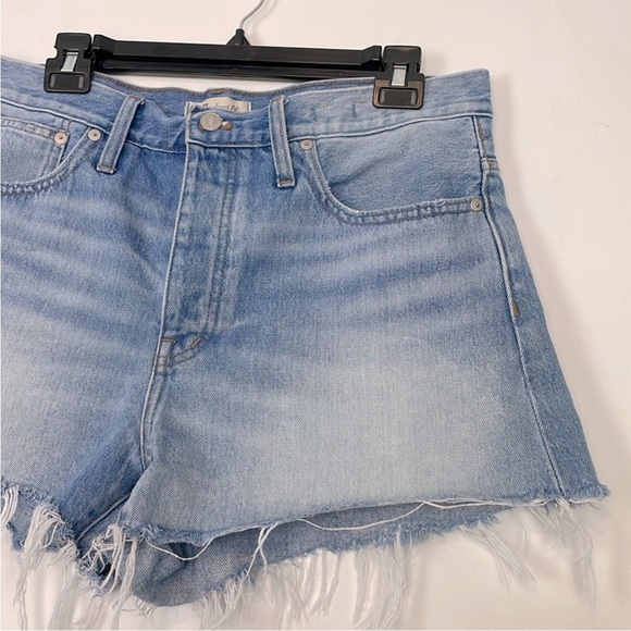 Madewell Relaxed Fit Hi Rise Denim Shorts. Destroyed Hem. Buttonfly. Size 30. - Picture 4 of 12